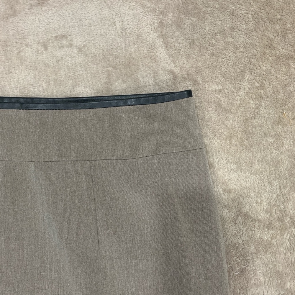 Alia Classic Pencil Skirt - Picture 2 of 6